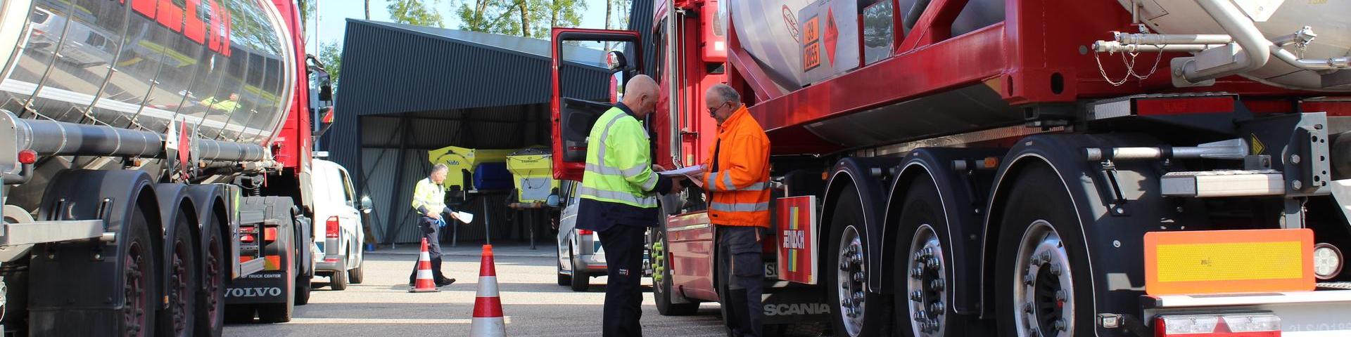 Inspectie Wegvervoer Gevaarlijke Stoffen 15 mei 2018 Locatie: Op de A15/A27 bij Gorinchem