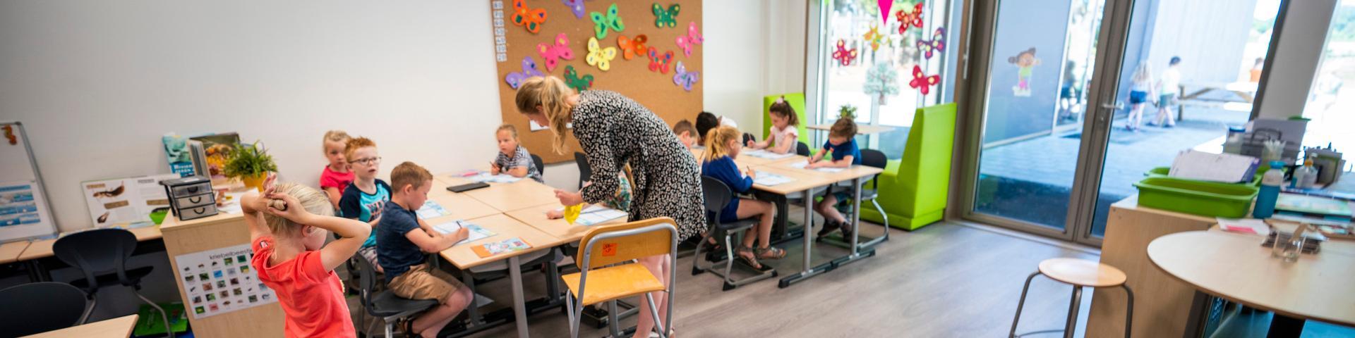 Magenta Delden meest duurzame school van Nederland, klaslokaal met kinderen en leerkracht