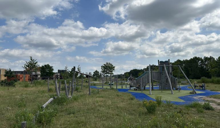 Park met speeltoestellen